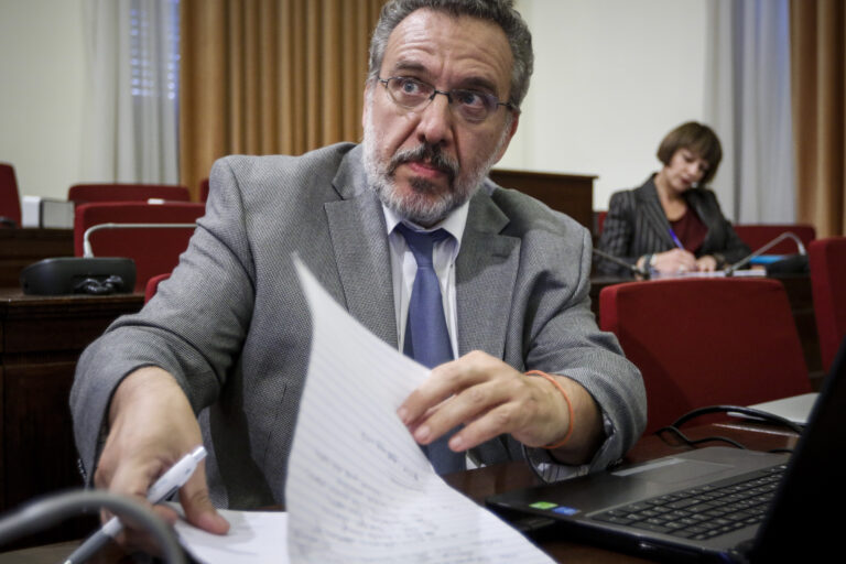 ΣΥΡΙΖΑ: Παραιτήθηκε ο Όθωνας Ηλιόπουλος – Ζητάει να δοθεί η έδρα του στη Βουλή στον Στ. Κασσελάκη – Πρώτη επιλαχούσα η Π. Τσαπανίδου