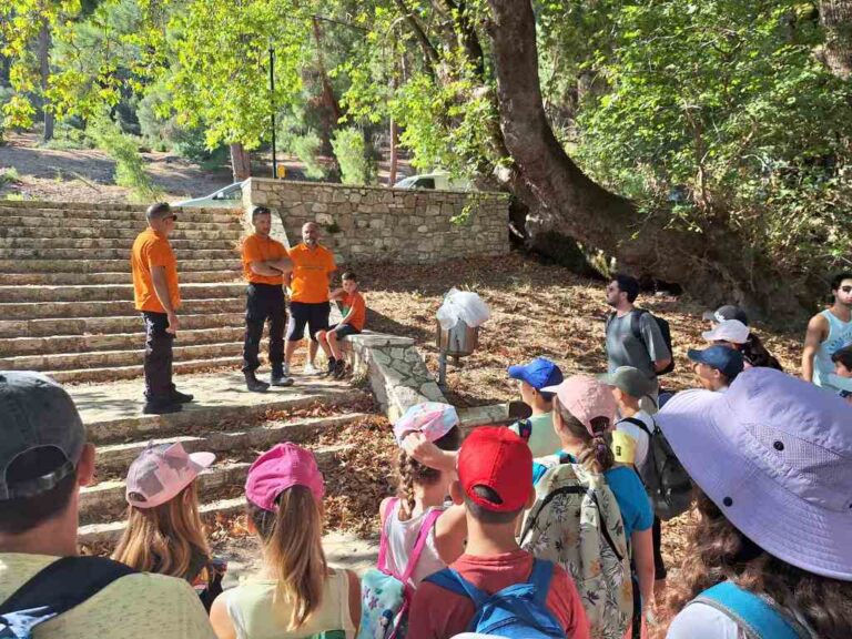 Περπάτησαν στο δάσος και ενημερώθηκαν για την προστασία του