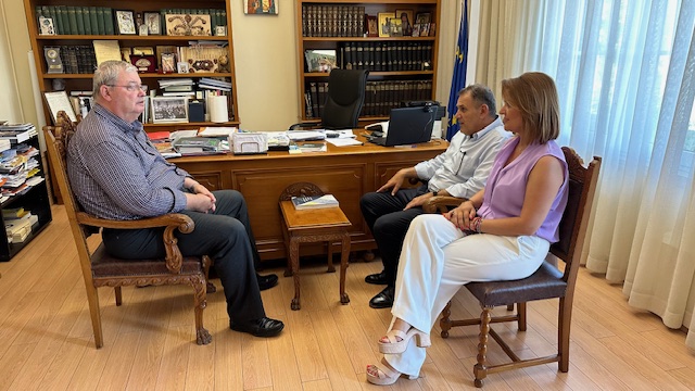 Ιωάννινα: Συνάντηση Περιφερειάρχη – υπουργού Μετανάστευσης