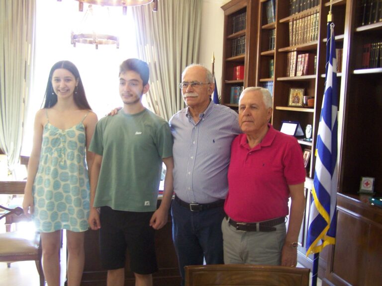 Με τον δήμαρχο Πύργου οι μαθητές που διακρίθηκαν στον «στίβο» της γνώσης διεθνώς
