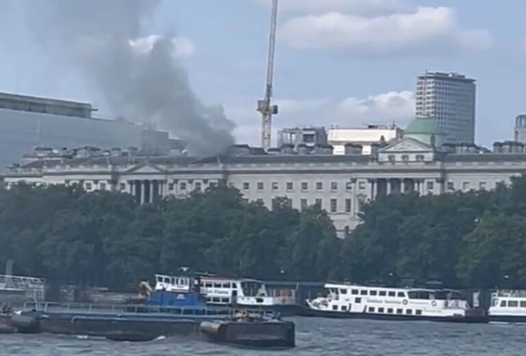 Λονδίνο: Φωτιά στο Somerset House
