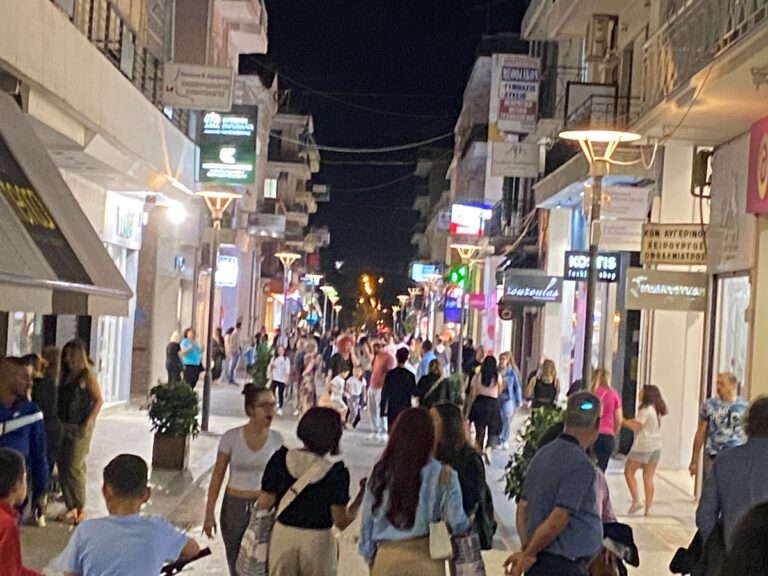 «Λευκές νύχτες Τρίπολης»:  Το μεσημέρι βροχή, το βράδυ ψώνια και βόλτες