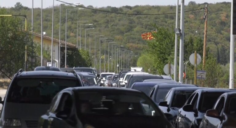 Ουρές χιλιομέτρων στο τελωνείο Δοϊράνης