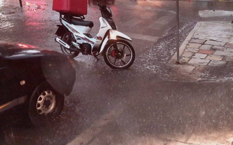 Ραγδαία επιδείνωση του καιρού τις επόμενες ώρες από τα δυτικά – Έρχονται σφοδρές καταιγίδες με κεραυνούς και χαλάζι