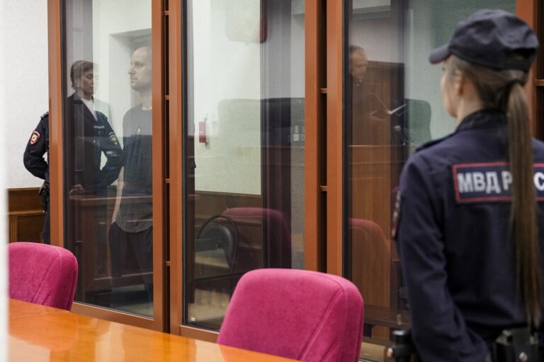 Ρωσία: O δημοσιογράφος Έβαν Γκέρσκοβιτς της Wall Street Journal απελευθερώθηκε σε ανταλλαγή κρατουμένων πολλών χωρών