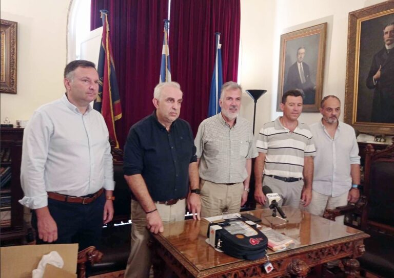Κέρκυρα: Δωρεά απινιδωτή για τις κατασκηνώσεις στο Βίδο από την ΑΧΕΠΑ