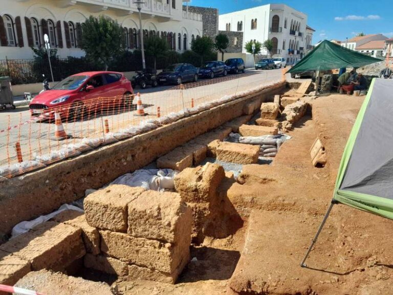 Καλαμάτα: Κυκλοφοριακές ρυθμίσεις στην Πλ. Υπαπαντής καθώς ξεκινούν ξανά εργασίες για τη σωστική ανασκαφή