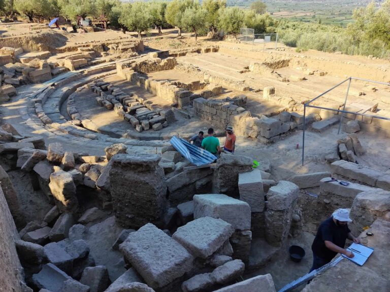 Καλαμάτα: Νέα εντυπωσιακά αρχαιολογικά ευρήματα στην Αρχαία Θουρία – Την ανασκαφή επισκέφθηκε ο δήμαρχος