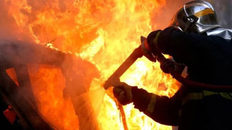 Μεσσηνία: Πυρκαγιά σε δύο αυτοκίνητα στη Φαρακλάδα του Δήμου Τριφυλίας
