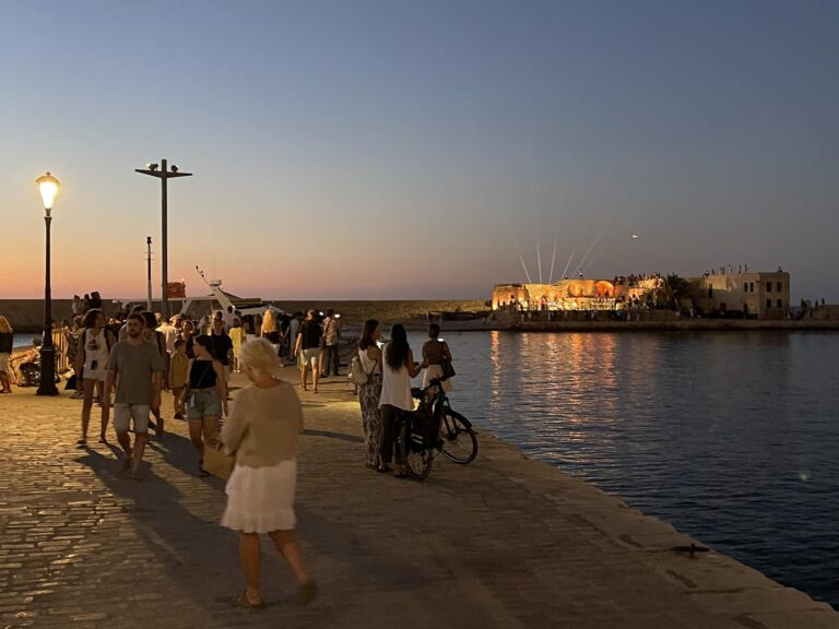 Μοναδική συναυλία στα Χανιά: Μελωδίες κρητικής και βυζαντινής μουσικής με φόντο το Ενετικό Λιμάνι