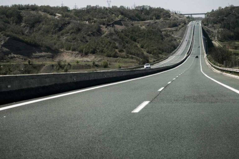 Χανιά: Βελτιώσεις οδικής ασφάλειας στην εθνική οδό – Τι ειπώθηκε σε σύσκεψη υπό τον Πρωθυπουργό για τον ΒΟΑΚ