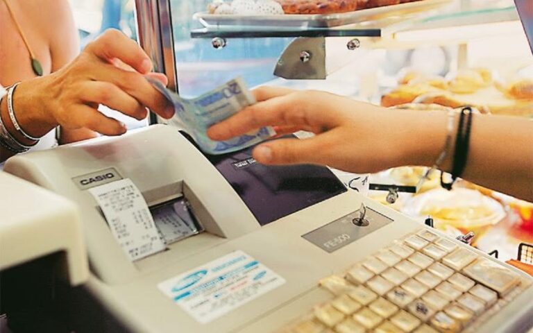 Τέλος ανοχής για τις «έξυπνες» ταμειακές – Εντατικοί έλεγχοι στα καταστήματα εστίασης
