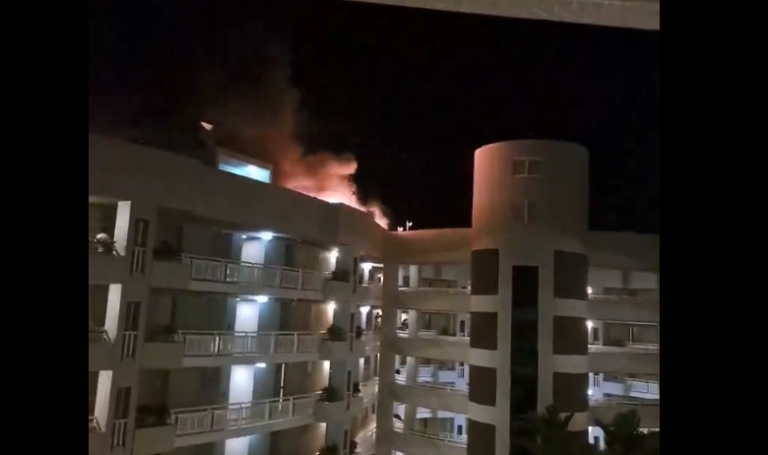 Αυστραλία: Συνετρίβη ελικόπτερο στην οροφή ξενοδοχείου – Φλόγες στην οροφή του κτηρίου (video)
