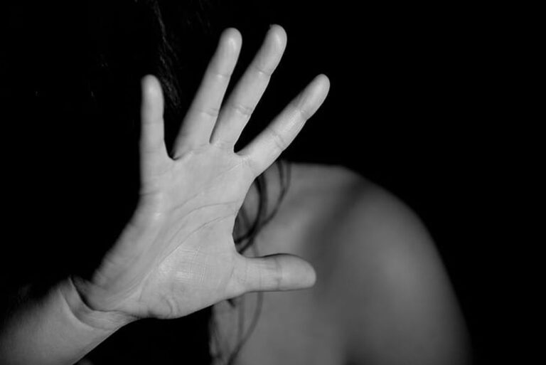 Σεξουαλική κακοποίηση σε βάρος της κατήγγειλε μια γυναίκα σε περιοχή του Πειραιά
