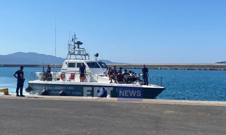 Σε εξέλιξη επιχείρηση διάσωσης 77 μεταναστών – Μεταφέρθηκαν στην Καλαμάτα