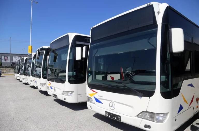 Β. Οικονόμου: Ενισχύονται οι Δημόσιες Συγκοινωνίες με 50 νέα αρθρωτά λεωφορεία φυσικού αερίου