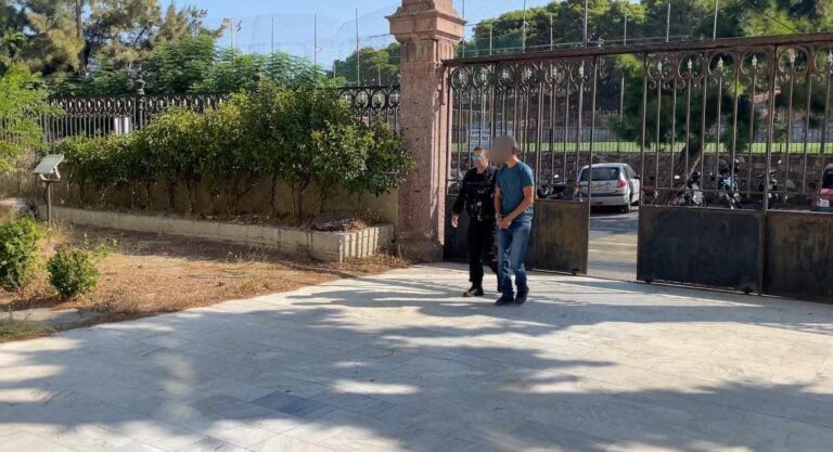 Μυτιλήνη: Προφυλακιστέος ο 36χρονος πυροσβέστης για ενδοοικογενειακή βία – “Φοβάμαι ότι θα με σκοτώσει” λέει η σύντροφος του (βίντεο)