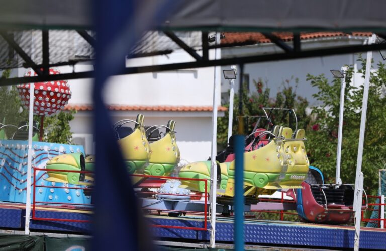Σε κλίμα συγκίνησης το τρισάγιο για τον 19χρονο που έχασε τη ζωή του σε λούνα παρκ στη Χαλκιδική
