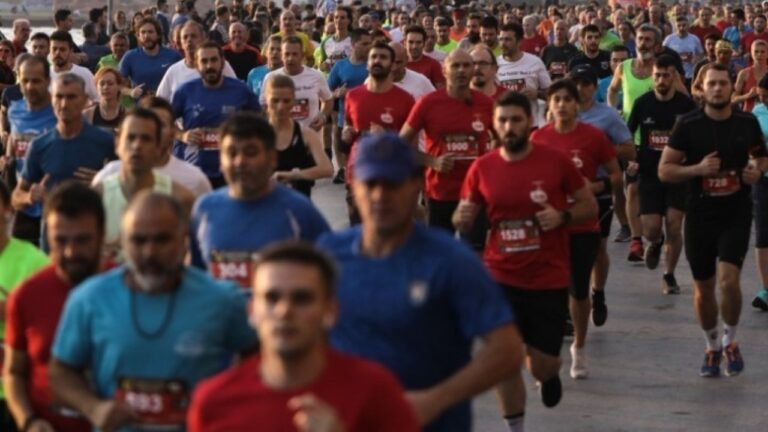 Θεσσαλονίκη: Ο Διεθνής Νυχτερινός Ημιμαραθώνιος “τρέχει” δυτικά