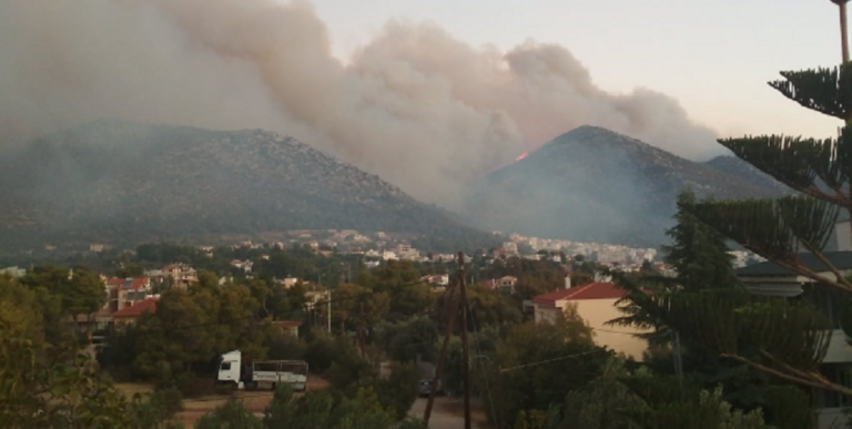 Μήνυμα του 112 για τον οικισμό Ανατολή: Απομακρυνθείτε προς Νέα Μάκρη