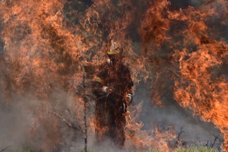 Πυροσβεστική: 27 πυρκαγιές το τελευταίο 24ωρο – Πολύ υψηλός κίνδυνος την Παρασκευή σε Αττική, Στερεά, Πελοπόννησο και Β. Αιγαίο