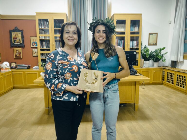 Θεσσαλονίκη: Η δήμαρχος Καλαμαριάς υποδέχθηκε την Ολυμπιονίκη και παγκόσμια πρωταθλήτρια Ζωή Φίτσιου