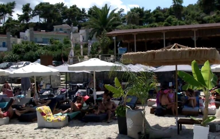 Βαλκάνιοι τουρίστες επιλέγουν Χαλκιδική για τις καλοκαιρινές διακοπές τους
