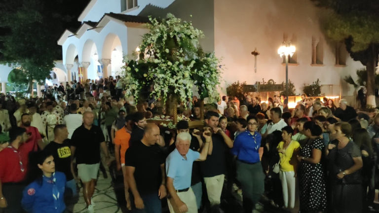 Πρωτοφανής κοσμοσυρροή στην Παναγία Καθολική της Ρόδου