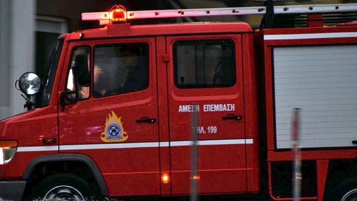 Θεσσαλονίκη: Επιχείρηση της Πυροσβεστικής για απεγκλωβισμό τραυματισμένης γυναίκας από όχημα