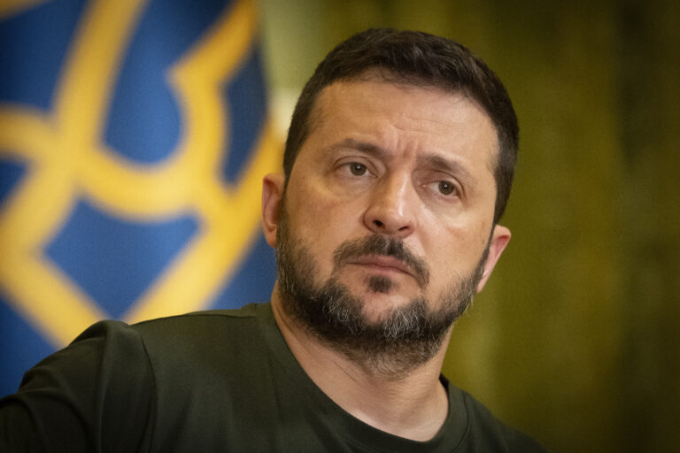 Ζελένσκι: Η Ρωσία χρησιμοποίησε βορειοκορεατικό πύραυλο για το θανατηφόρο πλήγμα στο Κίεβο