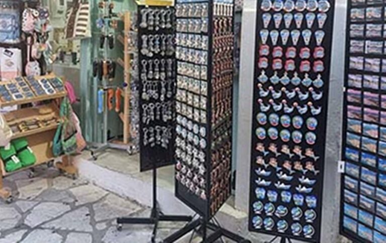 Κέρκυρα: Προειδοποιητική ανακοίνωση του Δήμου για αφαίρεση εμπορευμάτων από τις όψεις των κτηρίων