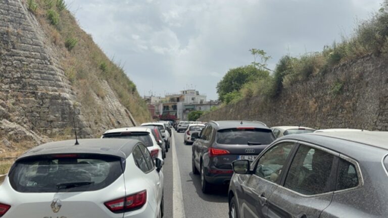 Κέρκυρα: Διαμαρτυρία των τουριστικών φορέων για το κυκλοφοριακό
