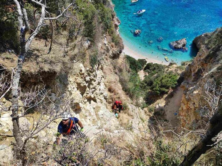 Κέρκυρα: Διάσωση τουρίστριας στο Πόρτο Τιμόνι