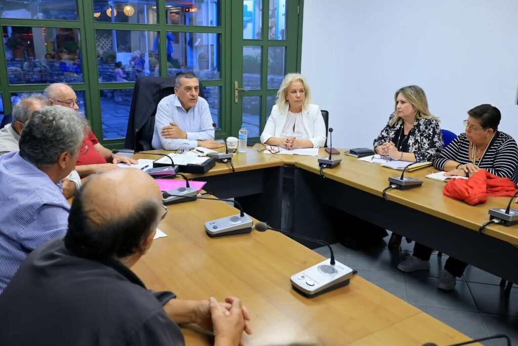 Δ. Κουρέτας : Κολυμβητήριο στη Σκόπελο και ενίσχυση του Κέντρου Υγείας με εξοπλισμό και υλικά