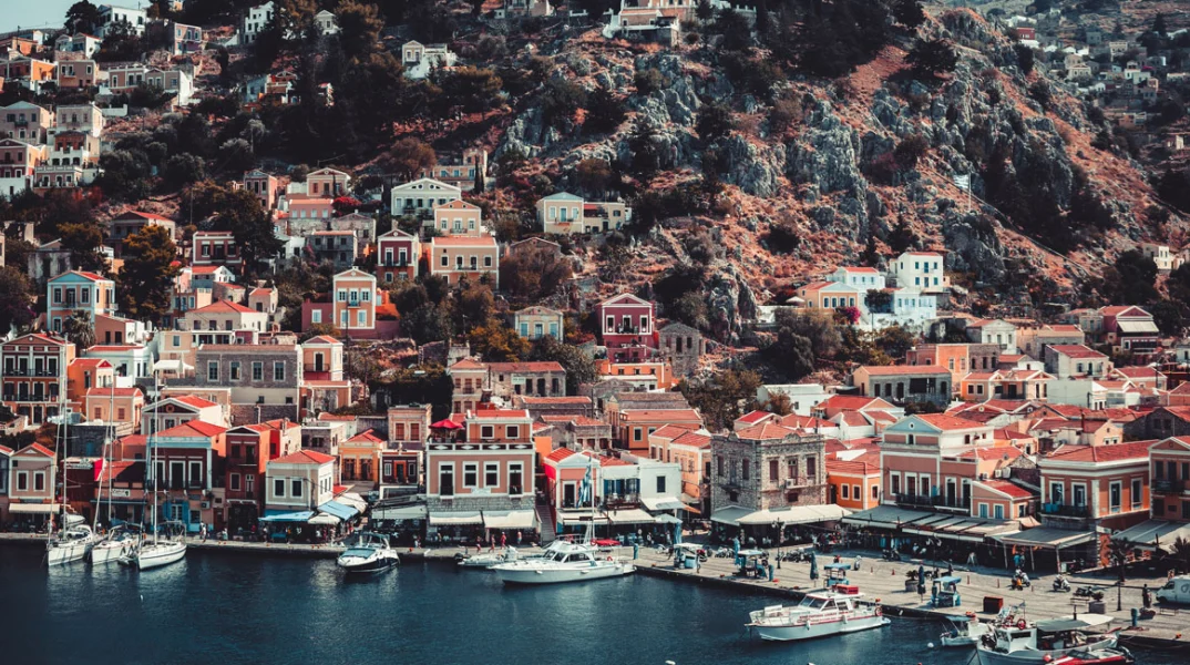 Κακοκαιρία βύθισε ιστιοφόρο στη Σύμη – Χωρίς τραυματισμούς 