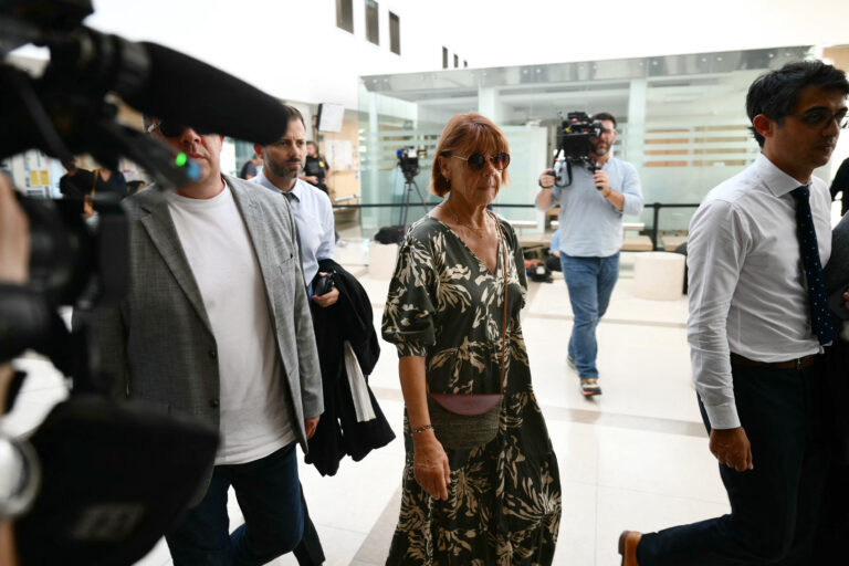 Γαλλία: Δικάζεται 71χρονος που νάρκωνε τη γυναίκα του κάθε βράδυ επί μία δεκαετία και τη βίαζε μαζί με δεκάδες άντρες