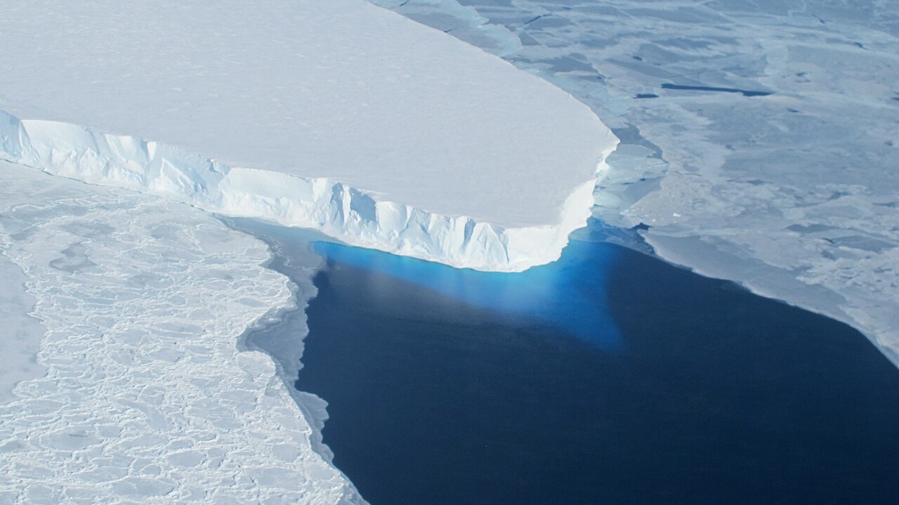1280px-Thwaites_Glacier