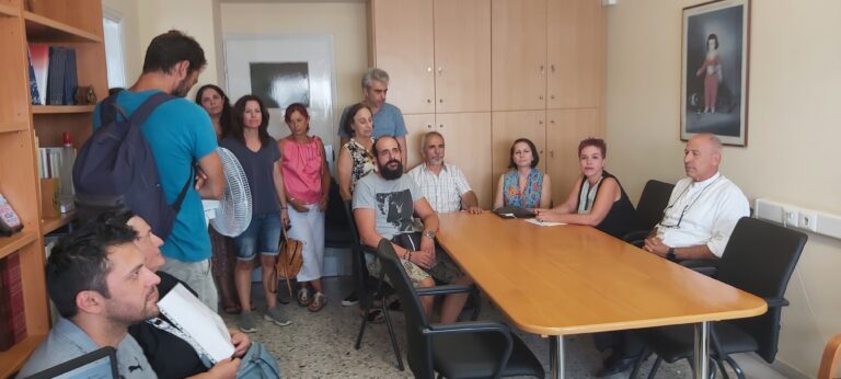 Παράσταση διαμαρτυρίας από την ΕΛΜΕ και νεοδιόριστους