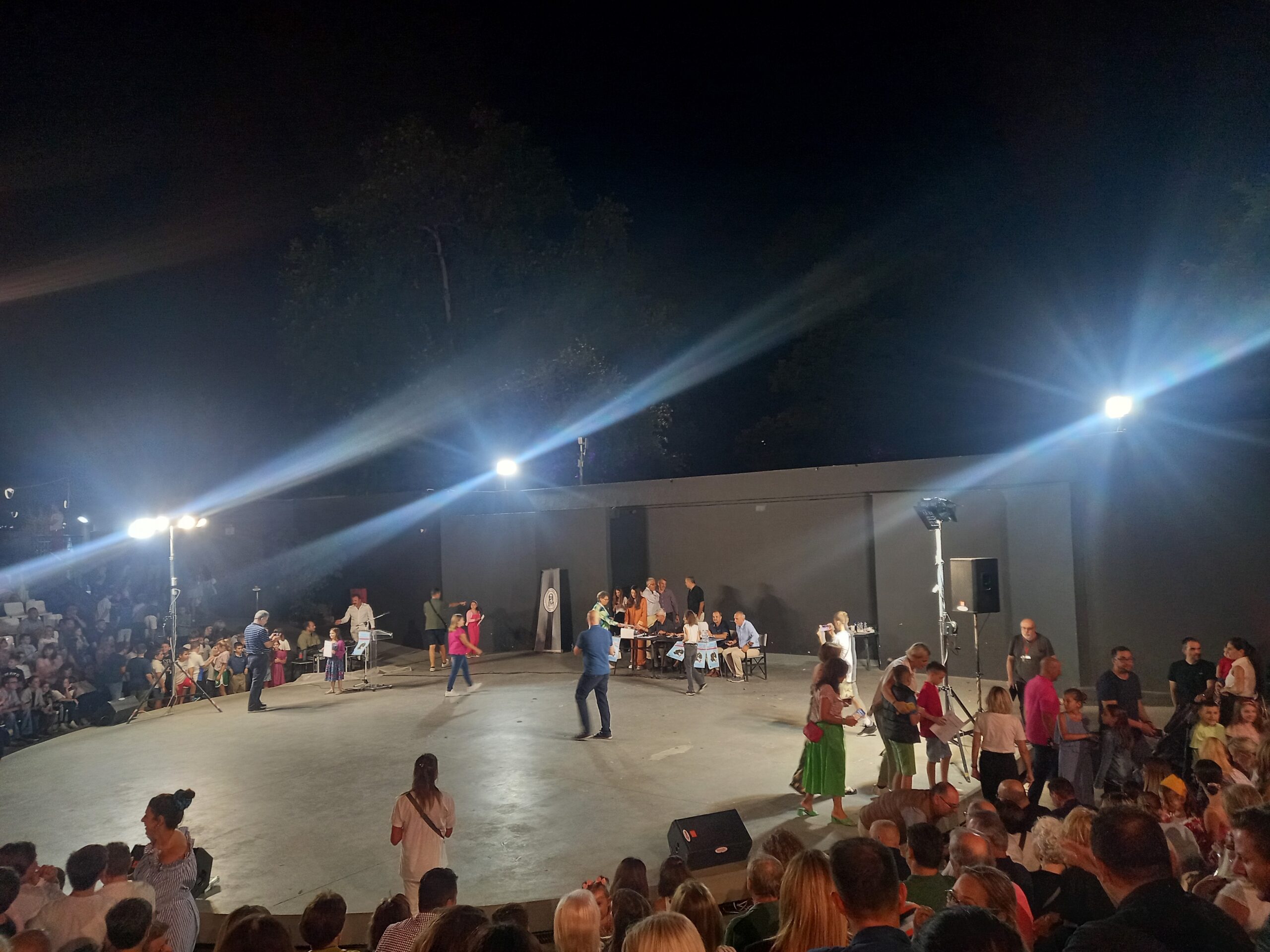 20240911_204402 Λάρισα: Με χαμόγελα και περηφάνεια παρέλαβαν τα βραβεία τους οι μαθητές που διακρίθηκαν στους διαγωνισμούς της Μαθηματικής Εταιρείας