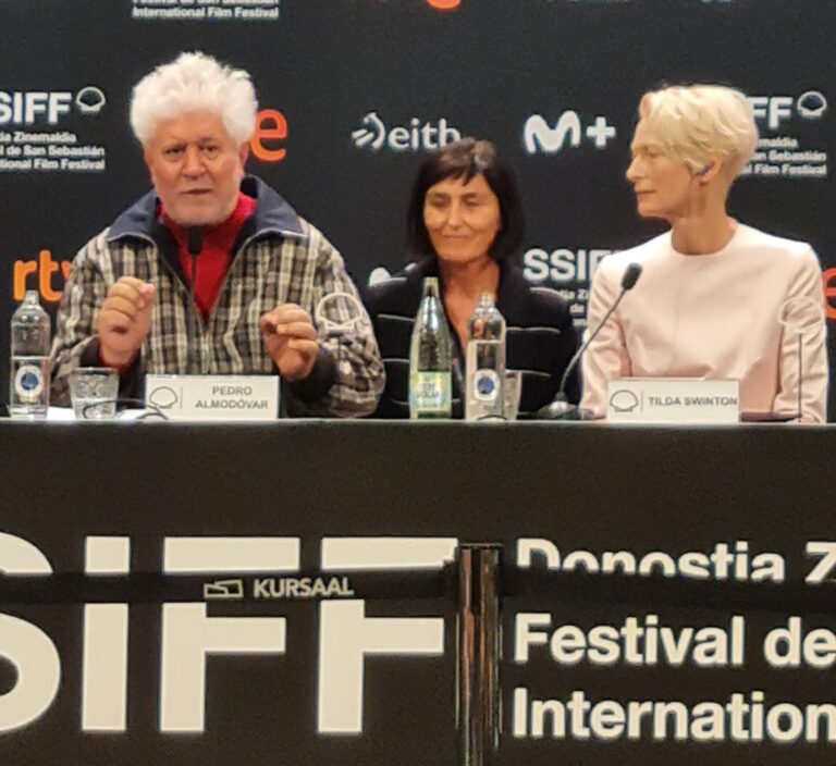 SSIFF: Τι είπε η Τίλντα Σουίντον για τον Πέδρο Αλμοδόβαρ στο Φεστιβάλ του Σαν Σεμπαστιάν