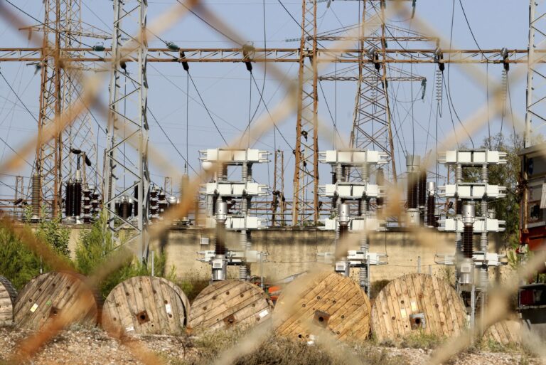 Ένθετο Οικονομία: Μείωση της χονδρικής του ρεύματος 13% το Σεπτέμβριο
