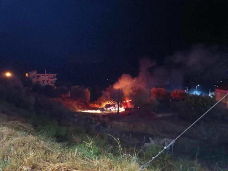 Θεσπρωτία: Στις φλόγες όχημα στην Βρυσέλα Φιλιατών