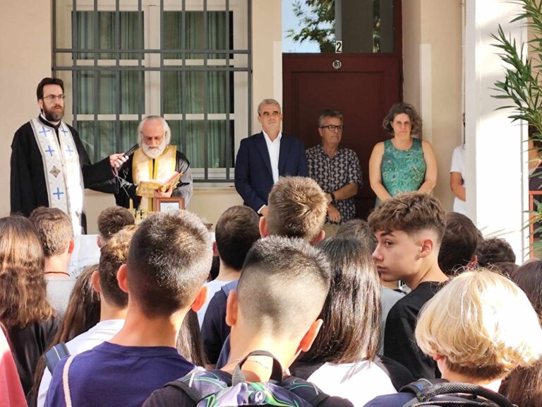 Στον Αγιασμό στο Πρότυπο Γυμνάσιο Μυτιλήνης παρέστη ο Δήμαρχος Μυτιλήνης