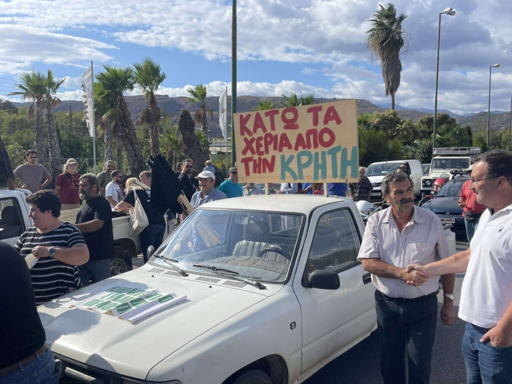 Χανιά: Μεγάλη κινητοποίηση κατοίκων και φορέων – Εναντιώνονται στους πυλώνες υψηλής τάσης και τις ανεμογεννήτριες στα βουνά (φωτό-βίντεο)