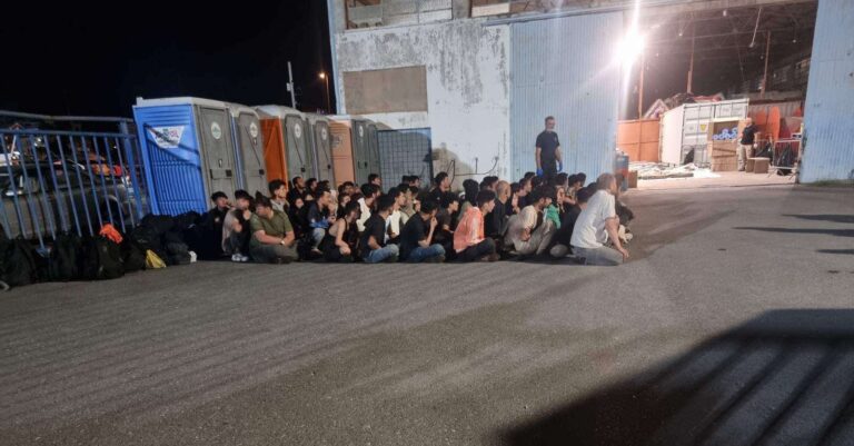 Καλαμάτα: Επιχείρηση διάσωσης προσφύγων 15 ν. μ. νοτίως της Κορώνης
