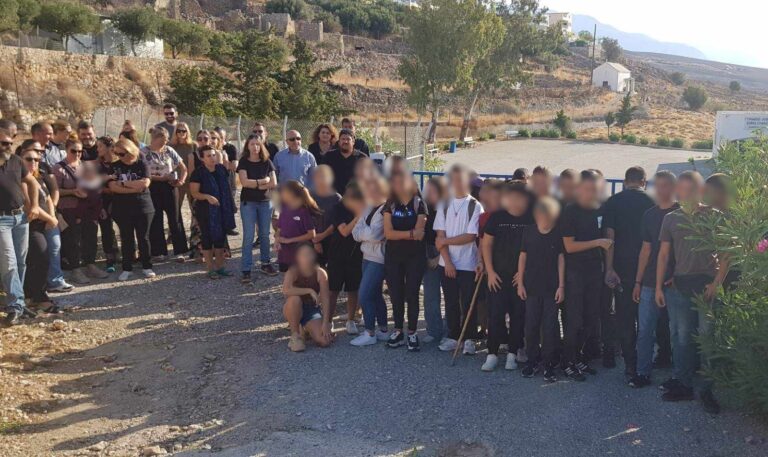 Κατάληψη διαρκείας στο Γυμνάσιο-Λύκειο Σφακίων – Αντιδρούν Δήμος, γονείς και μαθητές στην υποστελέχωση των σχολείων τους (φωτό)