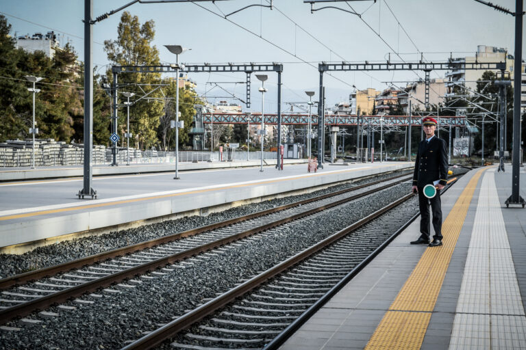 Hellenic Train για αμαξοστοιχίες του προαστιακού στο ΣΣ Αγίων Αναργύρων: Οι μηχανοδηγοί έκαναν το καθήκον τους