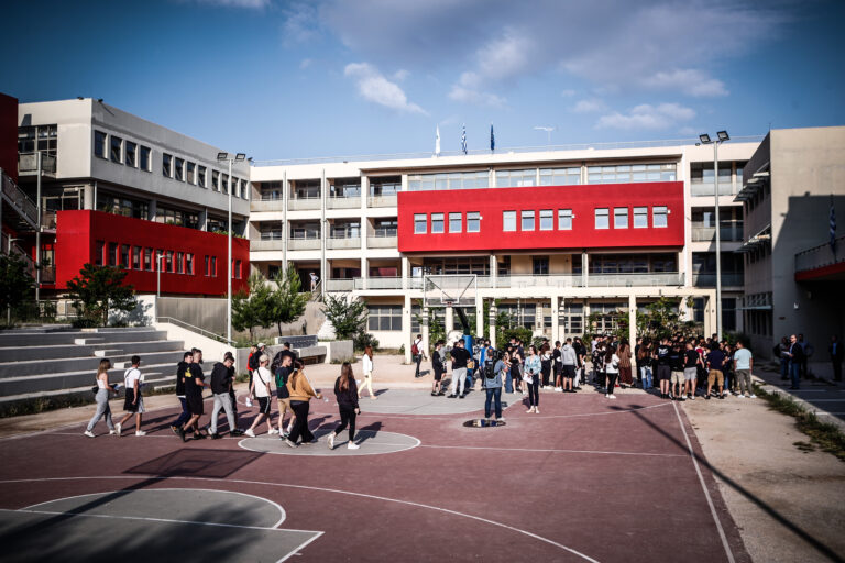 Πρώτο κουδούνι στα σχολεία με 11 αλλαγές – Κ. Πιερρακάκης στο ΕΡΤNews: Στην εφορία οι οφειλές για ζημιές που αρνούνται να πληρώσουν οι γονείς