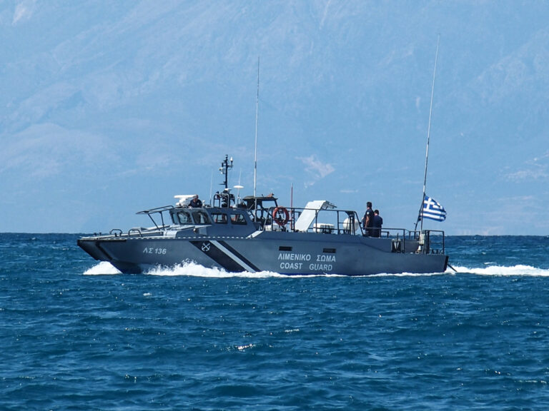 Δύο σορούς γυναικών και 39 μετανάστες εντόπισε το Λιμενικό στο Φαρμακονήσι – Οι διασωθέντες μεταφέρθηκαν στην Λέρο