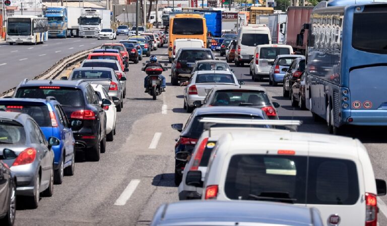 Με απλήρωτα τα τέλη κυκλοφορίας του 2019 εμφανίζονται 80.000 ιδιοκτήτες οχημάτων – Το «ραβασάκι» της εφορίας και πώς αμφισβητείται το χρέος